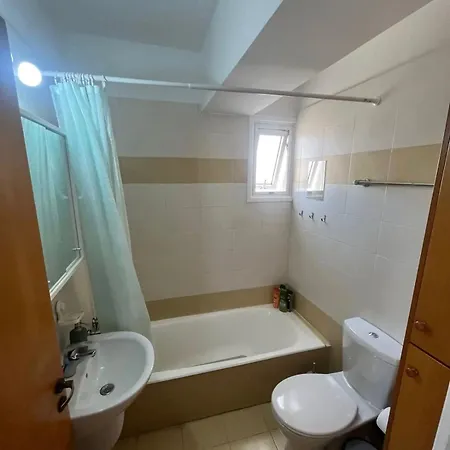 2 Bedroom Flat In Centre לרנקה