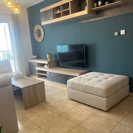 דירה 2 Bedroom Flat In Centre *