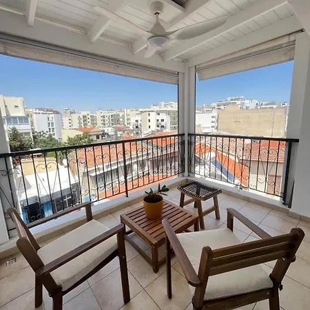 2 Bedroom Flat In Centre לרנקה